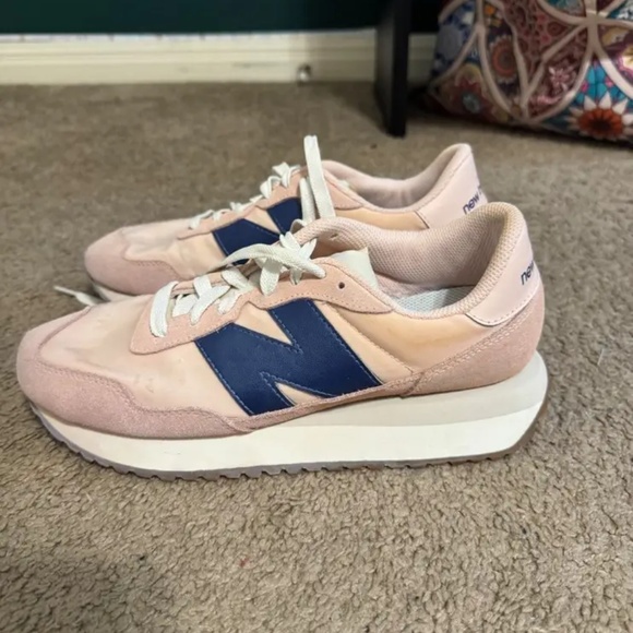 New Balance 237 - Picture 1 of 4